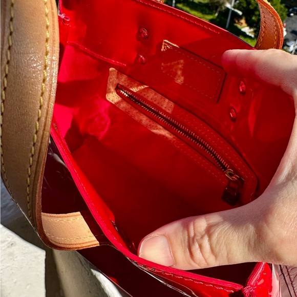 π Louis Vuitton LV Monogram Red Vernis Top Handle Tote Bag - Picture 6 of 10